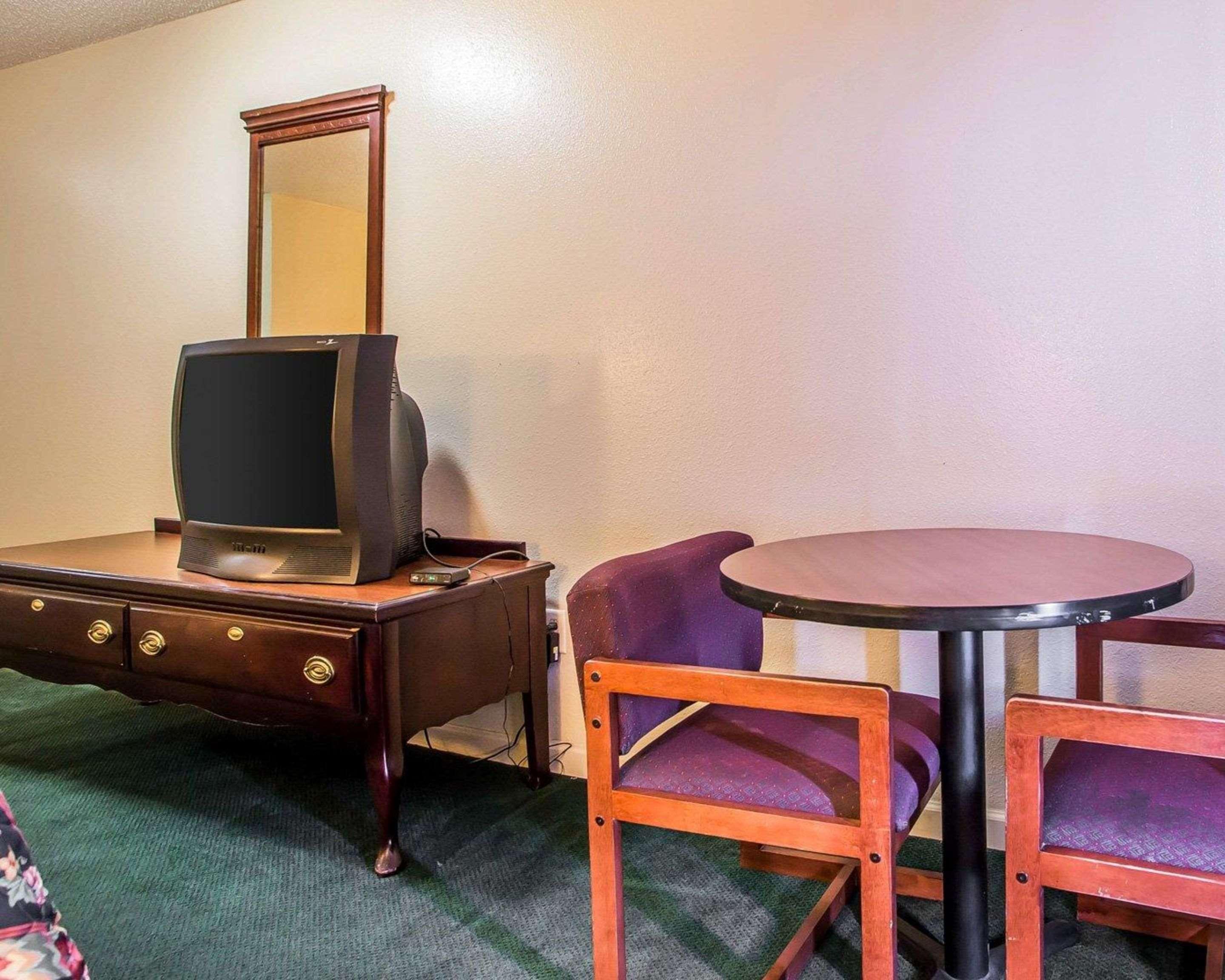 Econo Lodge Inn & Suites Granite City Exterior foto